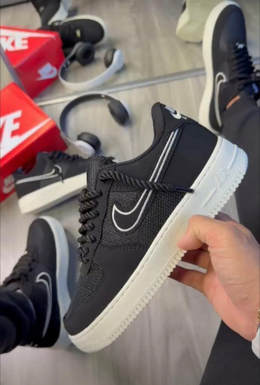 Nike Air Force 1 Flyknit