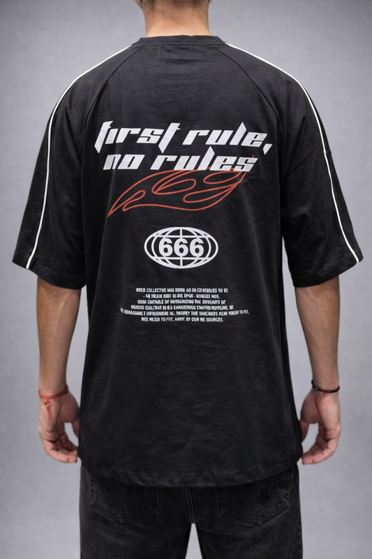 Remera First - Negra